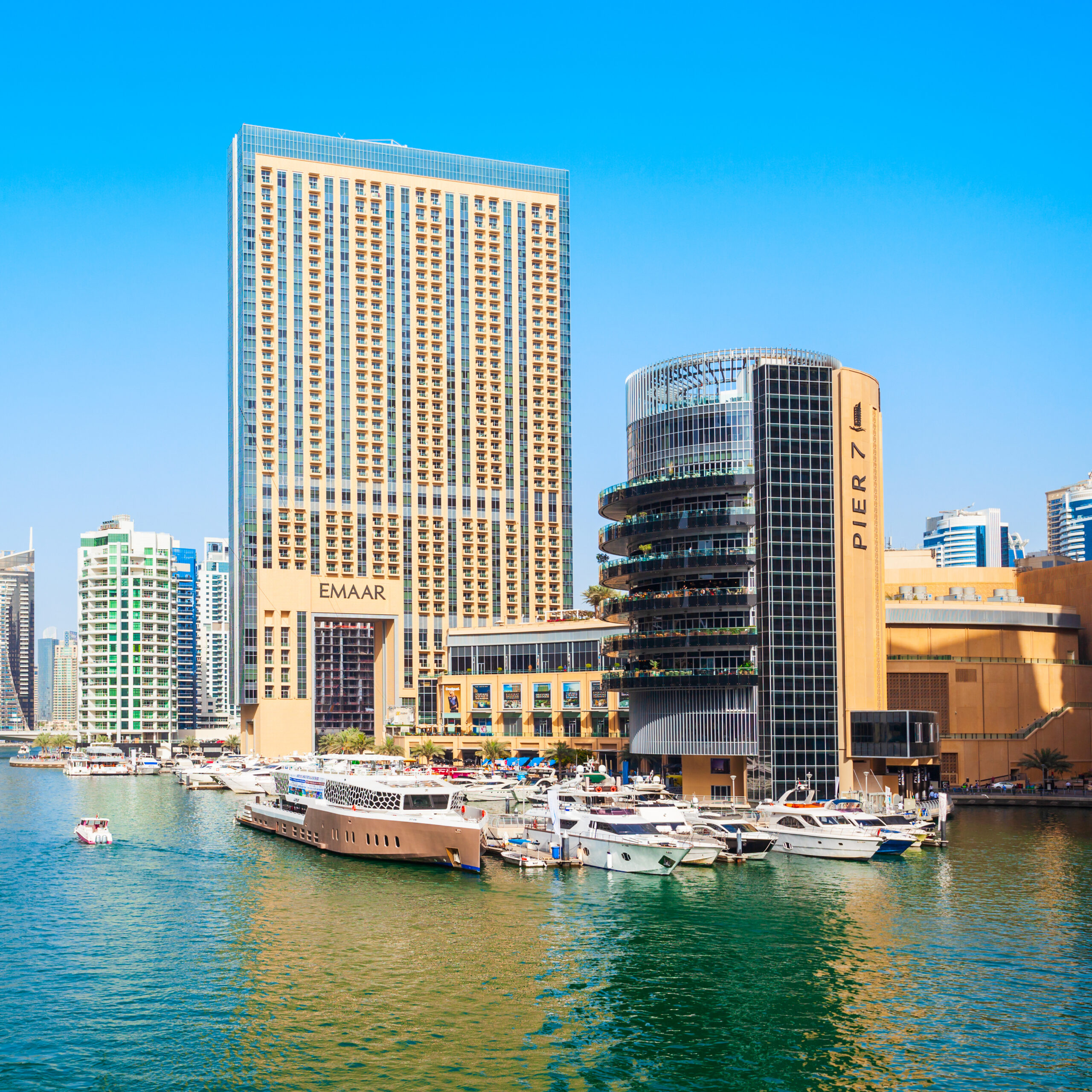 Guided city tour of Dubai for Kuwait residents.